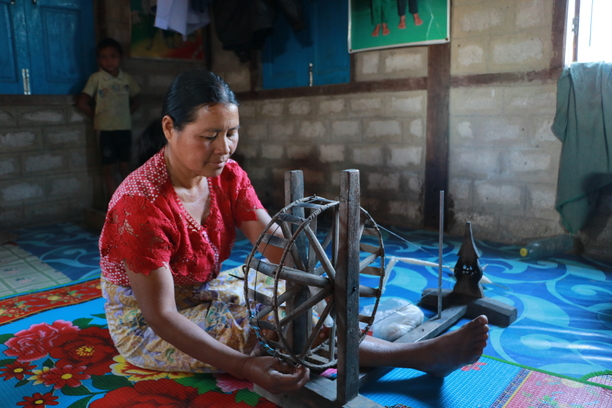 tisserande-birmanie-filer-coton